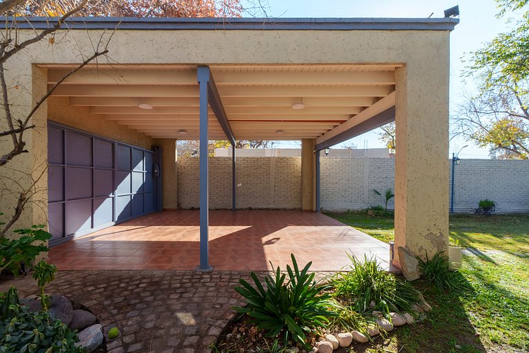 Suíte & Piscina em Jardim Exuberante (A/C, Banheiro Priv., E