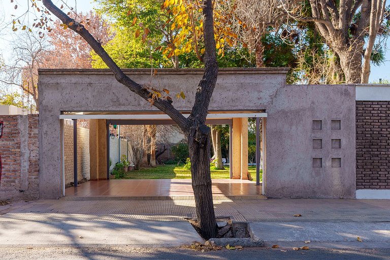 Suíte & Piscina em Jardim Exuberante (A/C, Banheiro Priv., E