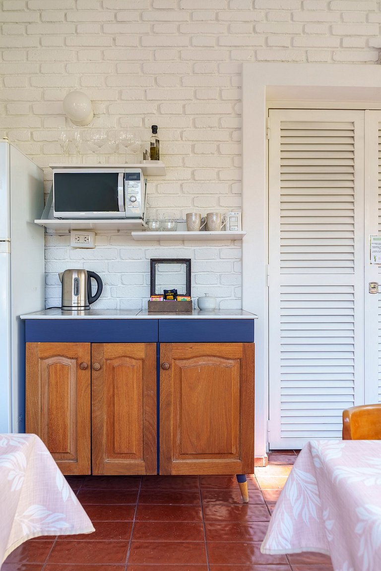 Suíte & Piscina em Jardim Exuberante (A/C, Banheiro Priv., E