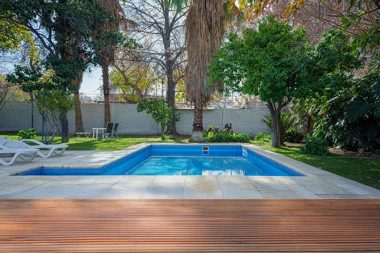 Suíte & Piscina em Jardim Exuberante (A/C, Banheiro Priv., E