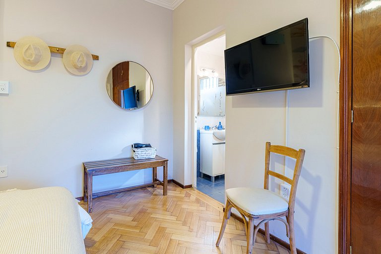 Acogedora habitación con jardín y piscina, a 10 min centro,